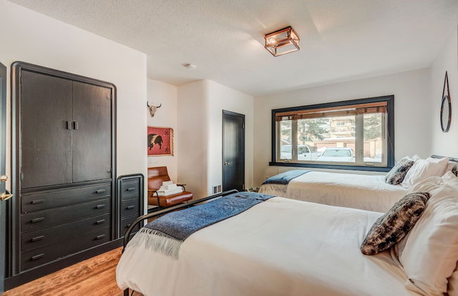 Banff Mtn Home - Real Rockies Experience - Photo 4