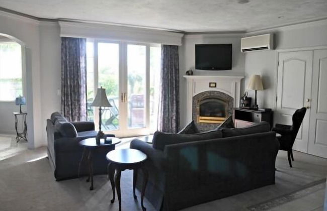 Luxury Mountain Getaways - Photo 12