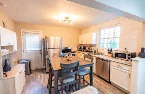 Sleeps 6-Full Kitchen-4 Beds-Big Couch-OfficeSpace - Foto 5