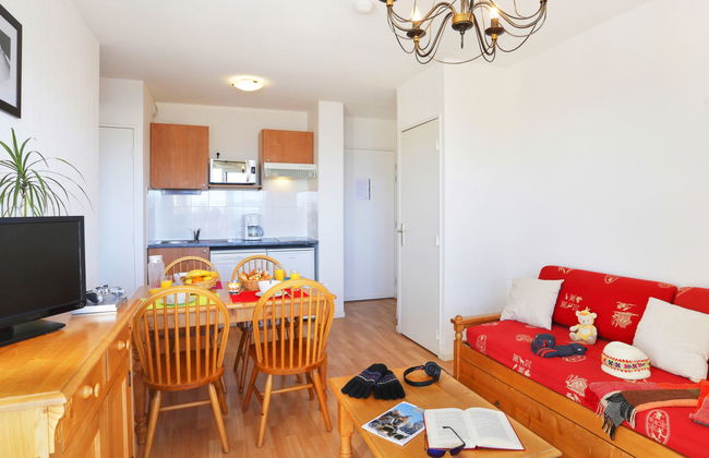 3 bedroom Apartment in Font-Romeu-Odeillo-Via with swimming pool and garden - Photo 3