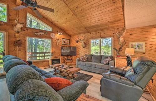 Atlanta Waterfront Cabin with Dock and Kayaks! - Foto 3