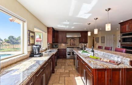 Chardonnay Charm by Avantstay Luxe Group Retreat w/ Pool Mins to Wineries - Foto 26