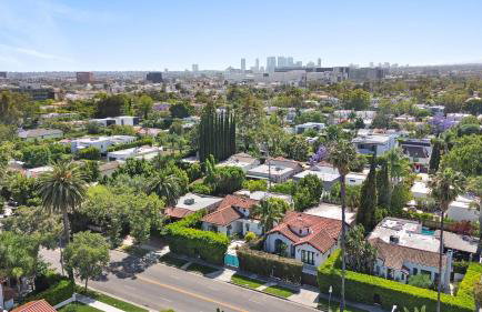 Luxury 4BR Villa with Private Pool in Los Angeles Crescent Heights - Foto 39