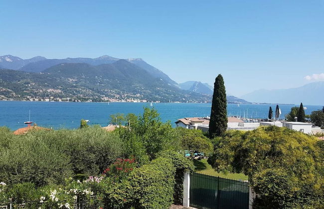 Spacious Villa Over two Floors, Amazing View and Private Garden for 9 Guests - Photo 23