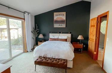 The River House- Riverfront Cabin-hot tub, gazebo! - Photo 23