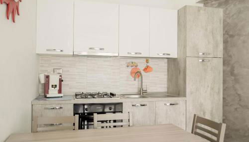 De Rosa Home Appartamento 4 posti letto, vicino al centro e al mare, con terrazza, aria condizionata, parcheggio privato e wifi - Foto 5, stove