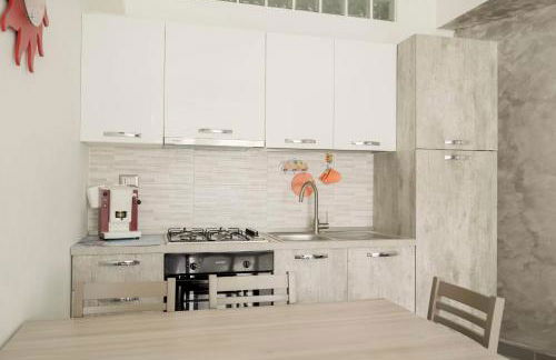 De Rosa Home Appartamento 4 posti letto, vicino al centro e al mare, con terrazza, aria condizionata, parcheggio privato e wifi - Foto 5