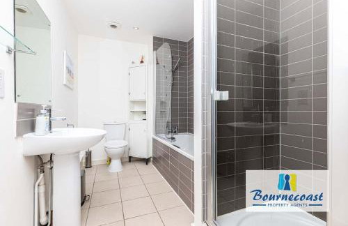 LILYPAD by BOURNECOAST- A Lovely Second Floor Flat in Poole Town Centre with a Lift - FM10693 - Foto 13