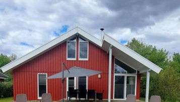 Ferienhaus Friese, direkt am See, mit hauseigenem Tretboot, hauseigener Sauna sowie Whirlpool, Kamin, eingezäuntes Grundstück, direkter nähe Kinderspieleparadies sowie Reit- und Ponyhof - Foto 2, Garden, Garden view