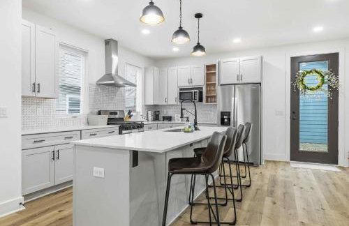 Near Indy Attractions • Deck • Patio • Fenced Yard - Photo 21