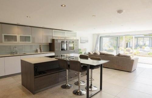 Large 4 Bedroom Seaside House by the beach and cliffs - Foto 9