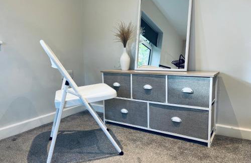 Absolutely Beautiful Hemel Hempstead 2-bedroom for 1-5 Guests - contractors welcome - Foto 6