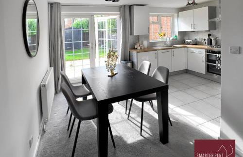 Farnham - 2 Bed House - Parking - Photo 3
