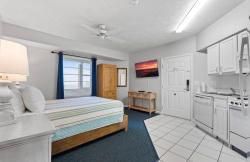 Breath Taking 3 BR Direct Oceanfront Condo with Private Balcony at The Wyndham Ocean Walk Resort - Foto 30