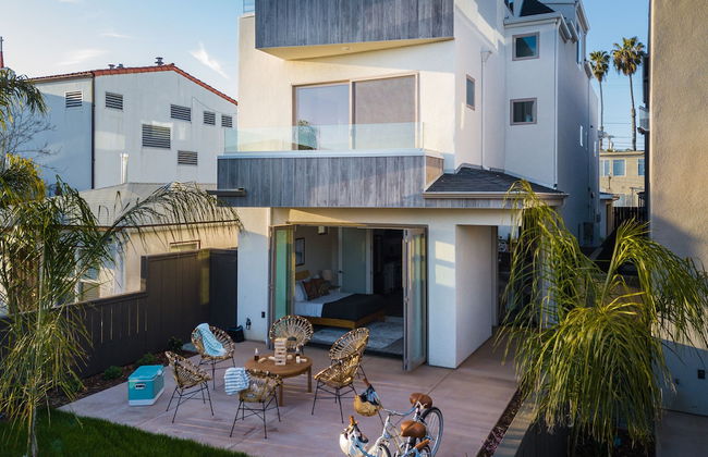 Skyline By Avantstay Modern Beach Retreat w/ Spacious Patio & Rooftop Views - Photo 1