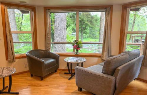 The River House with Deck, on McKenzie River! - Foto 4