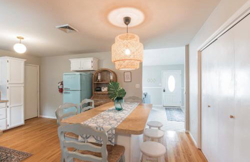 Serene single story, Grill, Fire Pit, fenced yard and Pet friendly stay - Foto 17