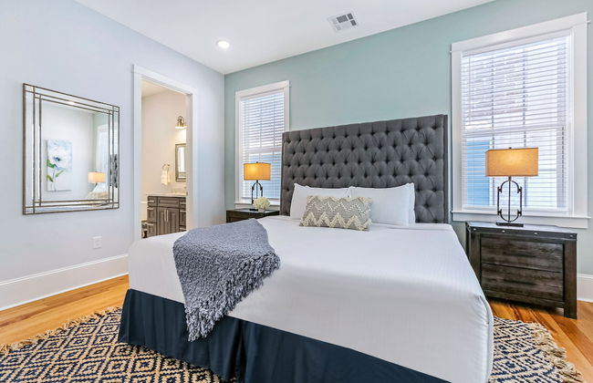 Spacious 5BR Urban Retreat with Balcony & Pool - Foto 12