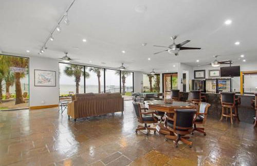 Bay Breeze Estate - Heated Pools, Private Pier & Walk to the Kemah Boardwalk - Foto 7