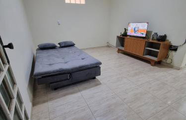 Super Confortável, WiFi Rápido, Garagem Coberta, 2 Banheiros, Suíte, 3 Quartos, Microondas, Cozinha Grande Completa, Mesa de Jantar Grande, Entrada Privativa, Perto do Shopping Pátio Matosinhos, 5 min do Centro Histórico - Foto 23