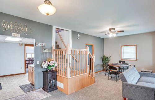 Serene Devils Lake House with Deck and Fire Pit! - Foto 5