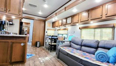 Bird House, Romance Glamping Pup Paradise Near River ADA - Foto 5