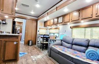 Bird House, Romance Glamping Pup Paradise Near River ADA - Photo 5