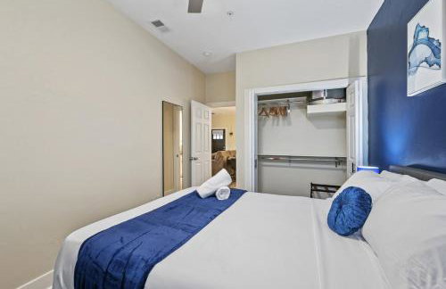 Upscale 2BR suite With Free Parking and Walkable Area - Foto 22