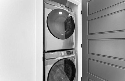 The Luxx - ALL NEW / 4 BD / Poolside / Hot Tub / Lake View - Foto 8