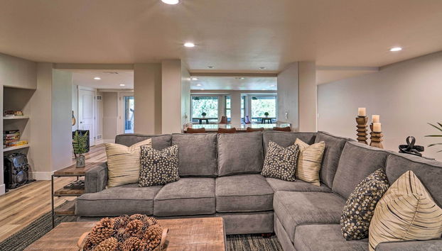 Hot Tub, Pool Table Luxe Reno Chalet with Mtn View! - Foto 3, Innenbereich