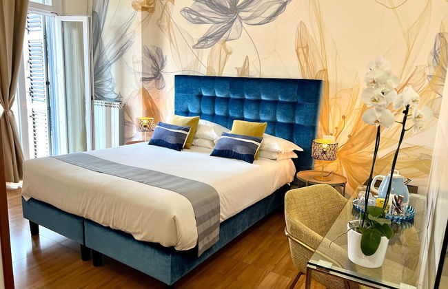 Bon Ton Design Rooms by DOT Suites - Photo 11