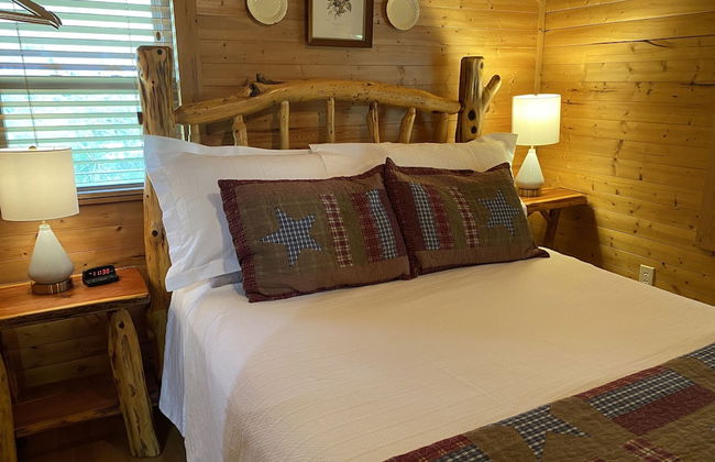 Sweet - 2 Bedrooms, 2 Baths, Sleeps 6 Cabin by RedAwning - Foto 5