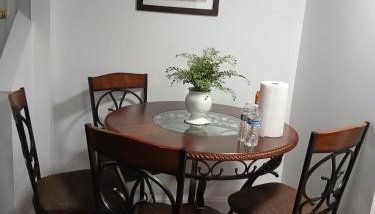 1BR Apartment - Unit B - With Parking and 10min Walk to NYC Train Station - Foto 3