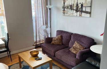 1 bedroom budget homely apartment, with free private parking and long term deals available - Foto 4