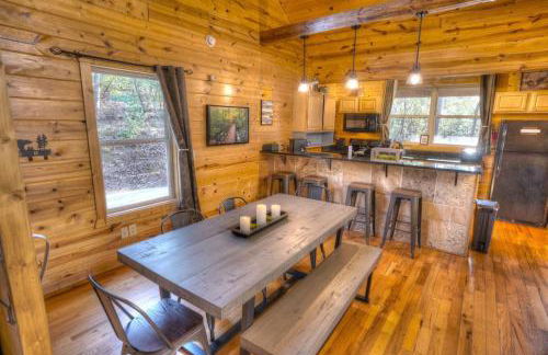 Luxury Cabin Sleeps 8 with creekside fire pit near Helen GA - Foto 5