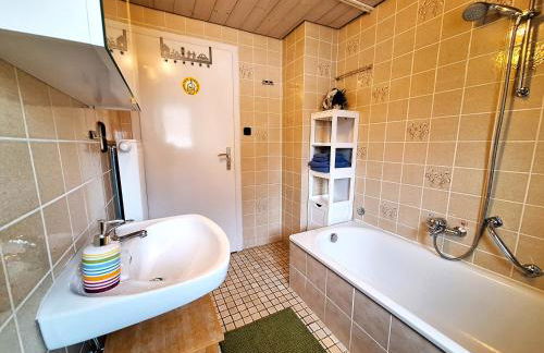 Haus Hindelang - 2 FeWos mit Zugspitzblick, inkl Königscard, gratis Parken & WLAN, Self Check-In, 5 Minuten ins Zentrum - Foto 18