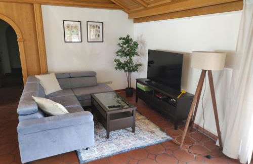 C4S COME4STAY - Alpenblick Watzmann-Kehlstein - TOP Lage im Berchtesgadener Land I bis zu 10 Personen I große Terrasse mit Blick auf die Berge I Smart TV I Billiard I WLAN I kostenloser Parkplatz - Foto 25