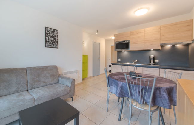 2 bedroom Apartment in Bredene with swimming pool and garden - Photo 3