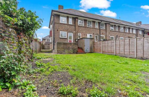 Modern 4 Bed house Ideal for Groups, Contractors near City Airport & O2 Arena, free parking & Wifi included - Foto 35