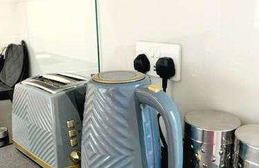 Stunning 1-bedroom annexe flat with own entrance near London - Photo 11