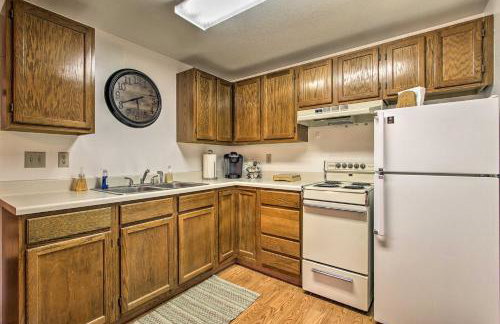 Cozy Angler's Apt - Steps to Trout Fishing River! - Foto 9