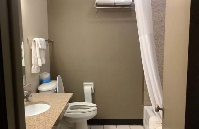 Silver Spur Vintage Inn & Suites - Photo 50