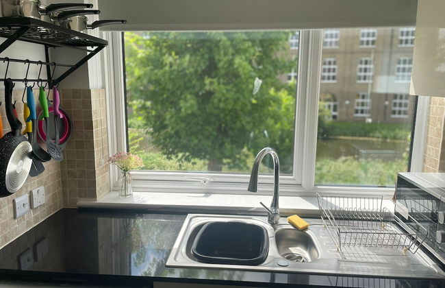 360 Serviced Accommodations - Canal Side Retreat - 2 Bedroom Apartment - Photo 10