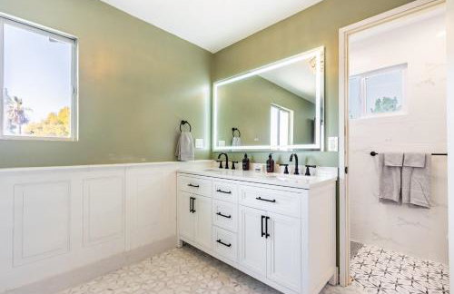 Spacious 4BR Retreat near Disneyland & Beaches - Foto 8