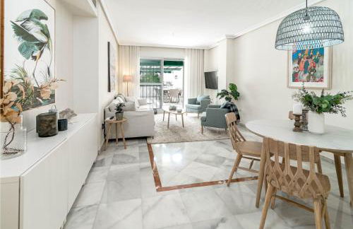 Sensational and Exotic 3-Bedroom Retreat in Nueva Andalucia with a Palm Garden - Foto 10