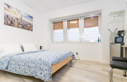 Private room #3 with Queen size, ground floor, AC, 2min to RAB - Foto 11