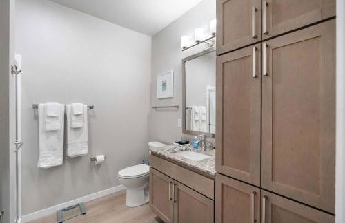 Pool & Fitness Room Near University Park - Covered Parking - Foto 8