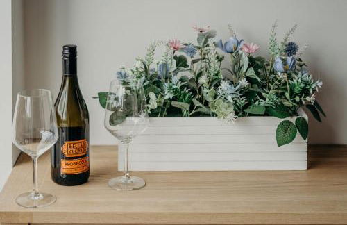 Elegant Barn Retreat with jacuzzi - Foto 10