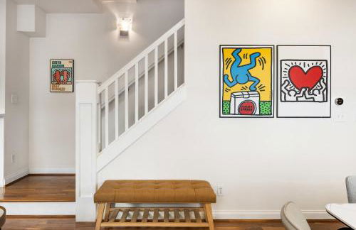 Rare 3BR Modern Urban Escape Private Garage - Foto 16