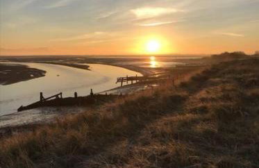 Humberston Boathouse Lodge & Hot Tub - Cleethorpes Beach Cabin Chalet - Foto 25